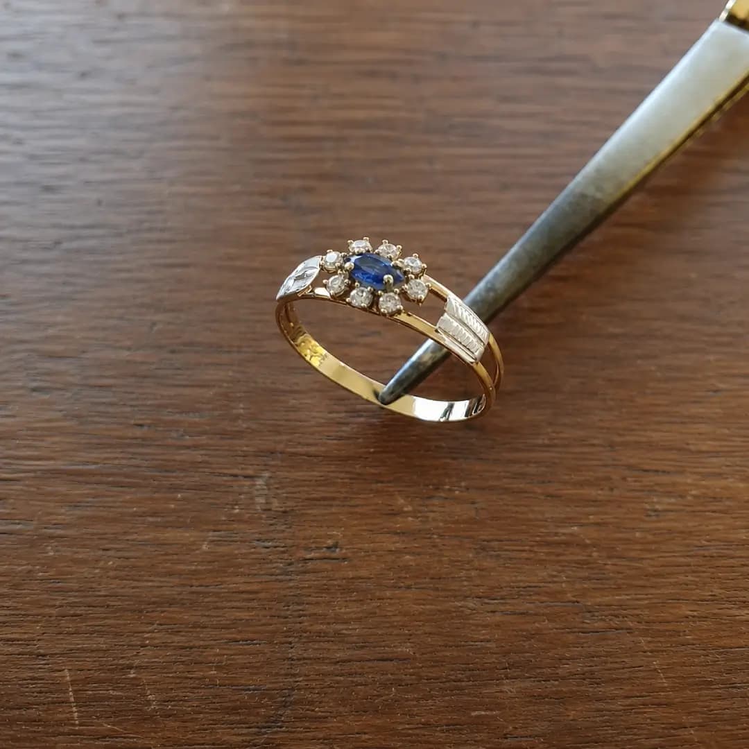 Anel de formatura em ouro maciço