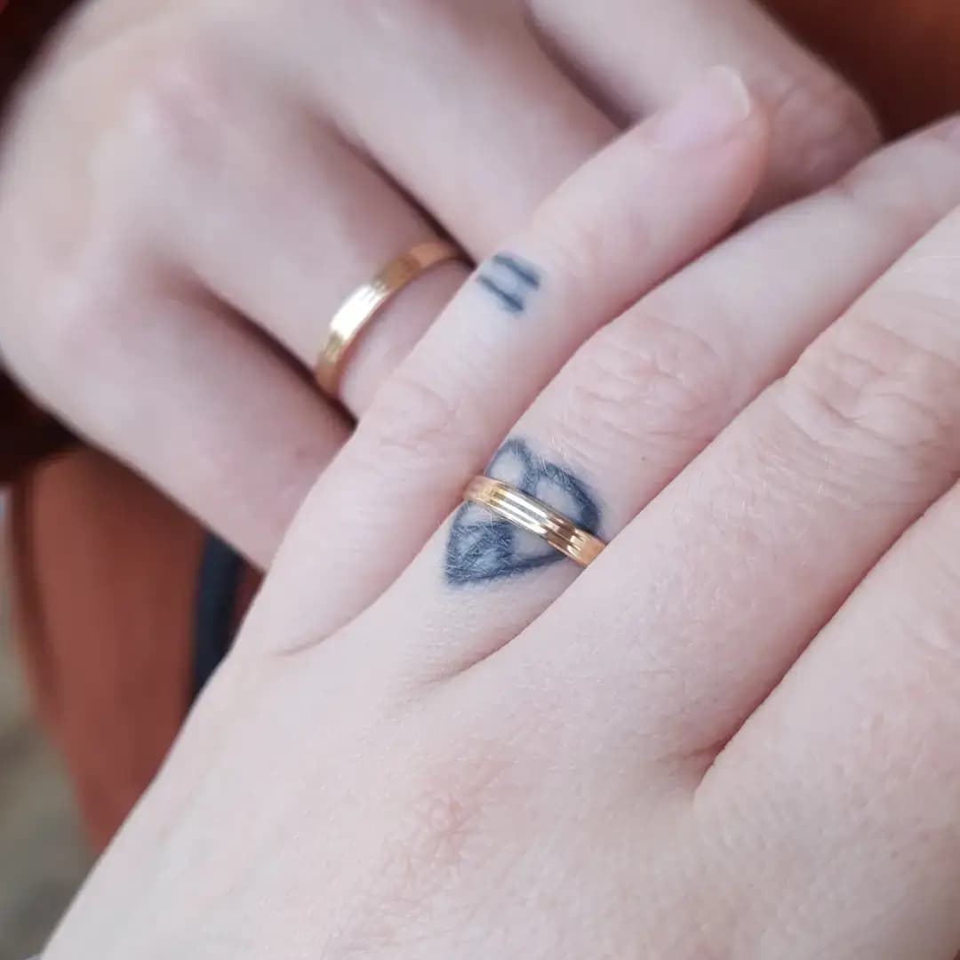 Alianças diamantadas
