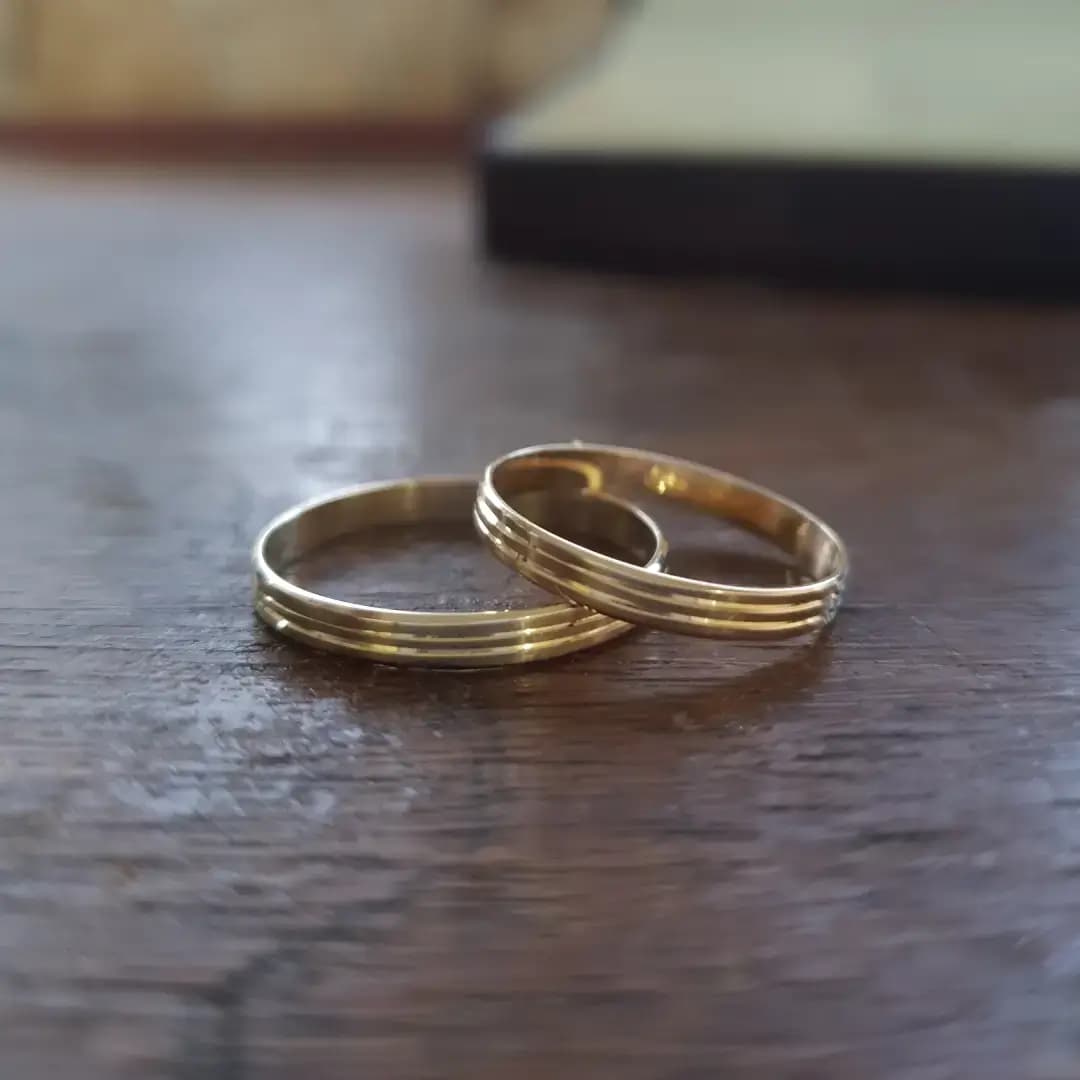 Alianças diamantadas