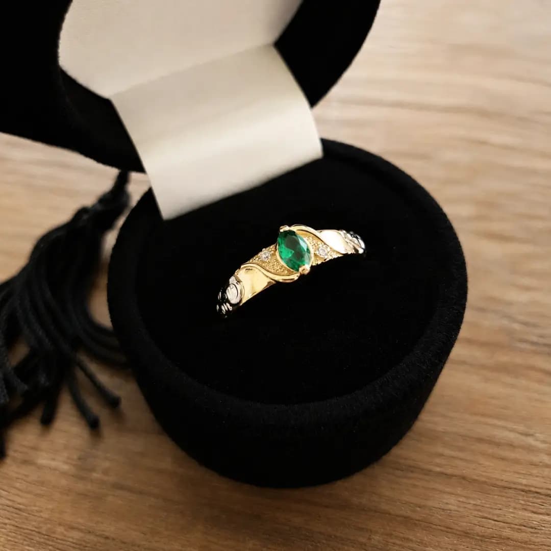 Anel de formatura Enfermagem com pedra verde