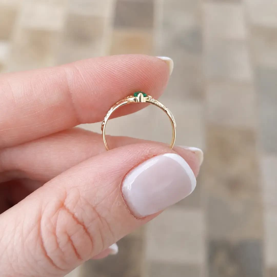 Anel de formatura Enfermagem com pedra verde