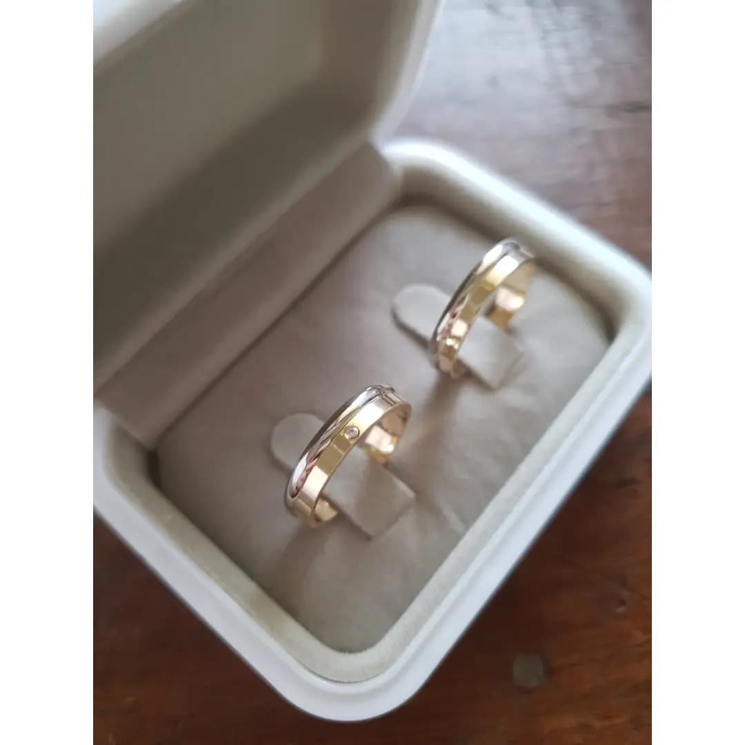 Par alianças Ouro maciço 10k Amarelo e Branco 4,5mm - imagem 4
