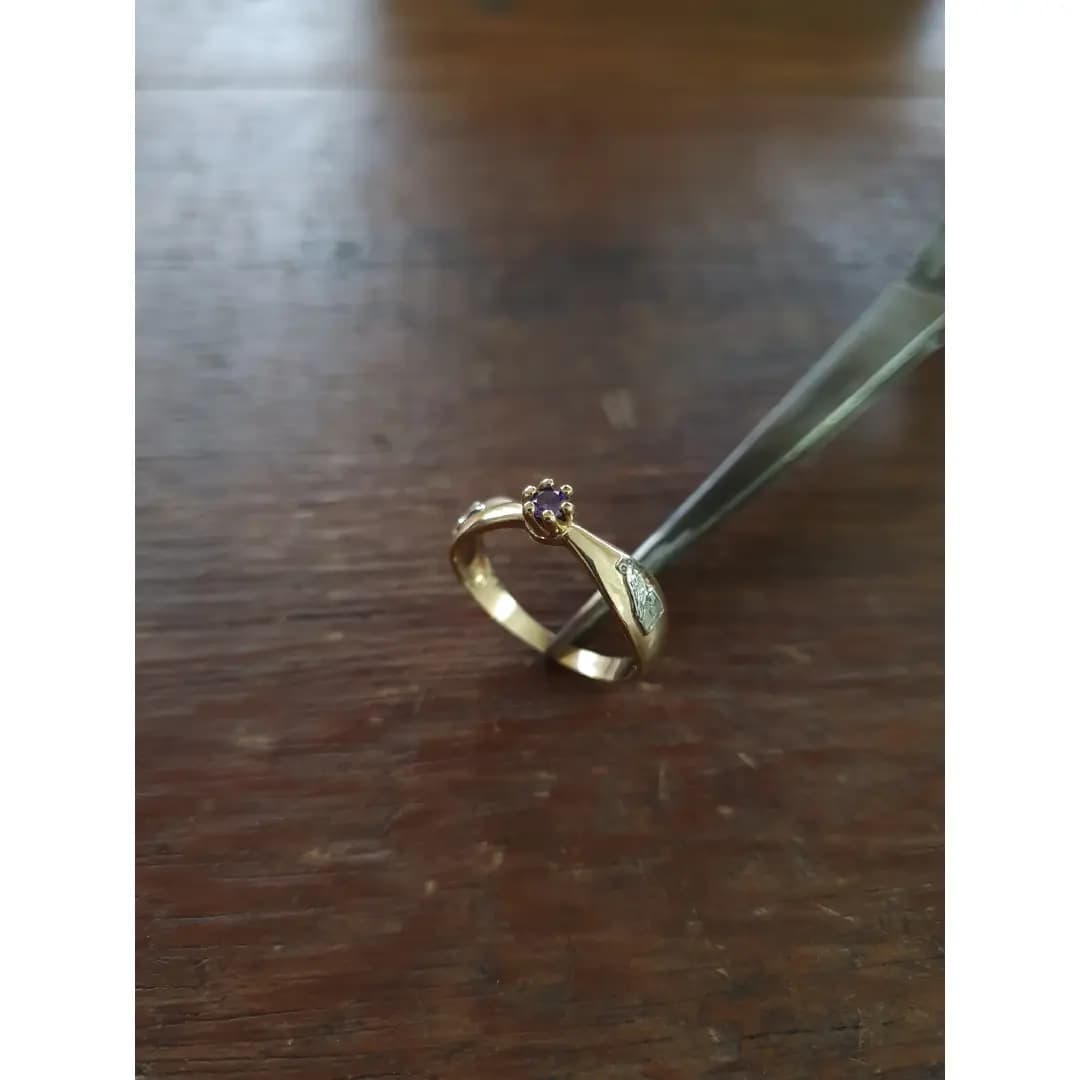 Anel no curso de Letras C164 em ouro maciço