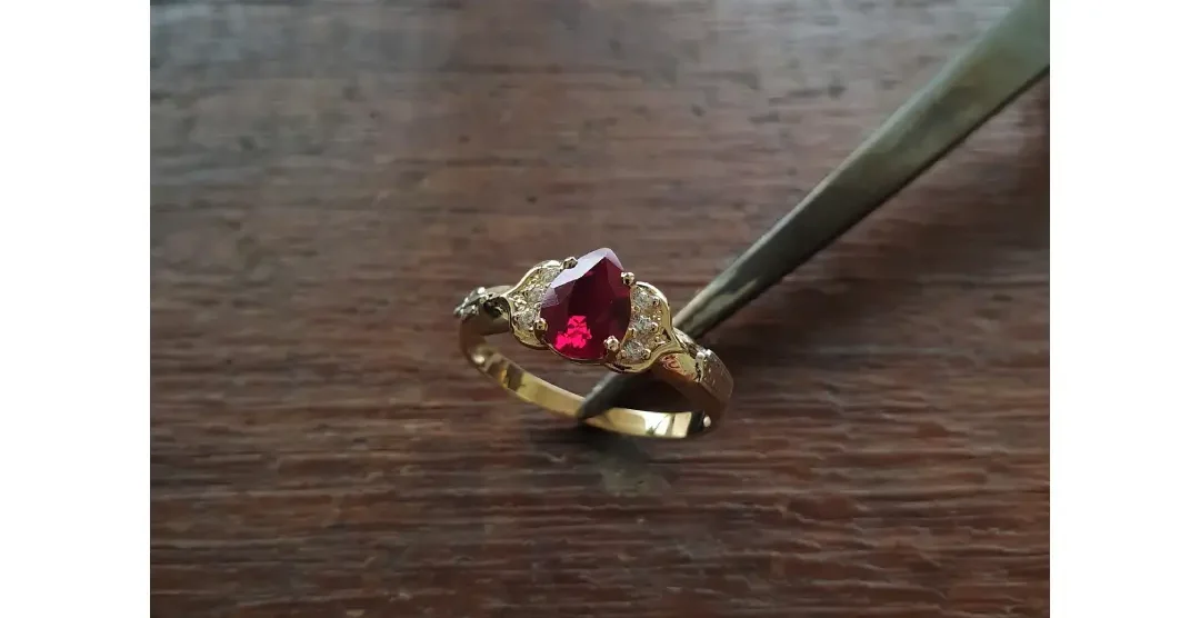 Anel de Direito C160 em ouro maciço